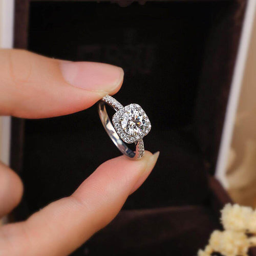 Bague sertie d'une moissanite coussin en argent sterling, style solitaire élégant, idéale pour fiançailles et cadeaux de Saint - Valentin - IVOIRART.COM