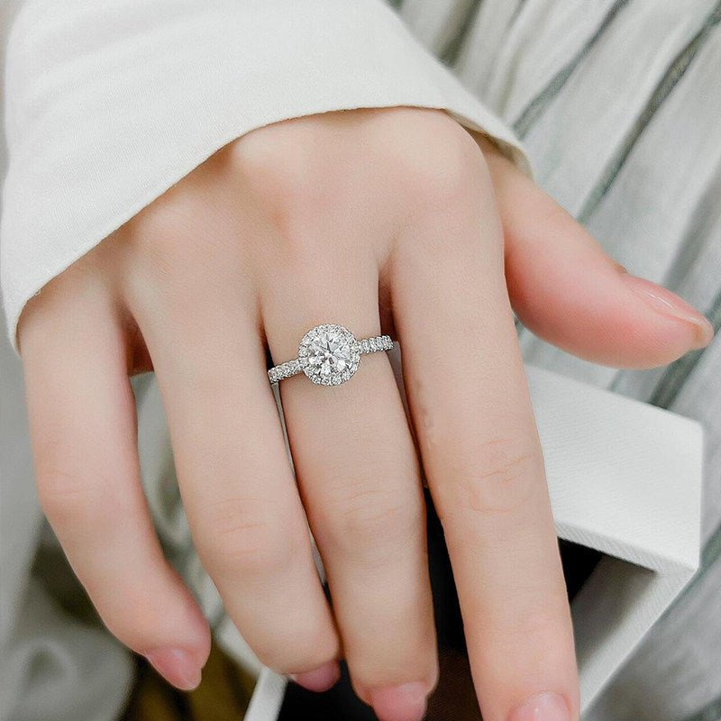 Bague sertie d'une moissanite coussin en argent sterling, style solitaire élégant, idéale pour fiançailles et cadeaux de Saint - Valentin - IVOIRART.COM