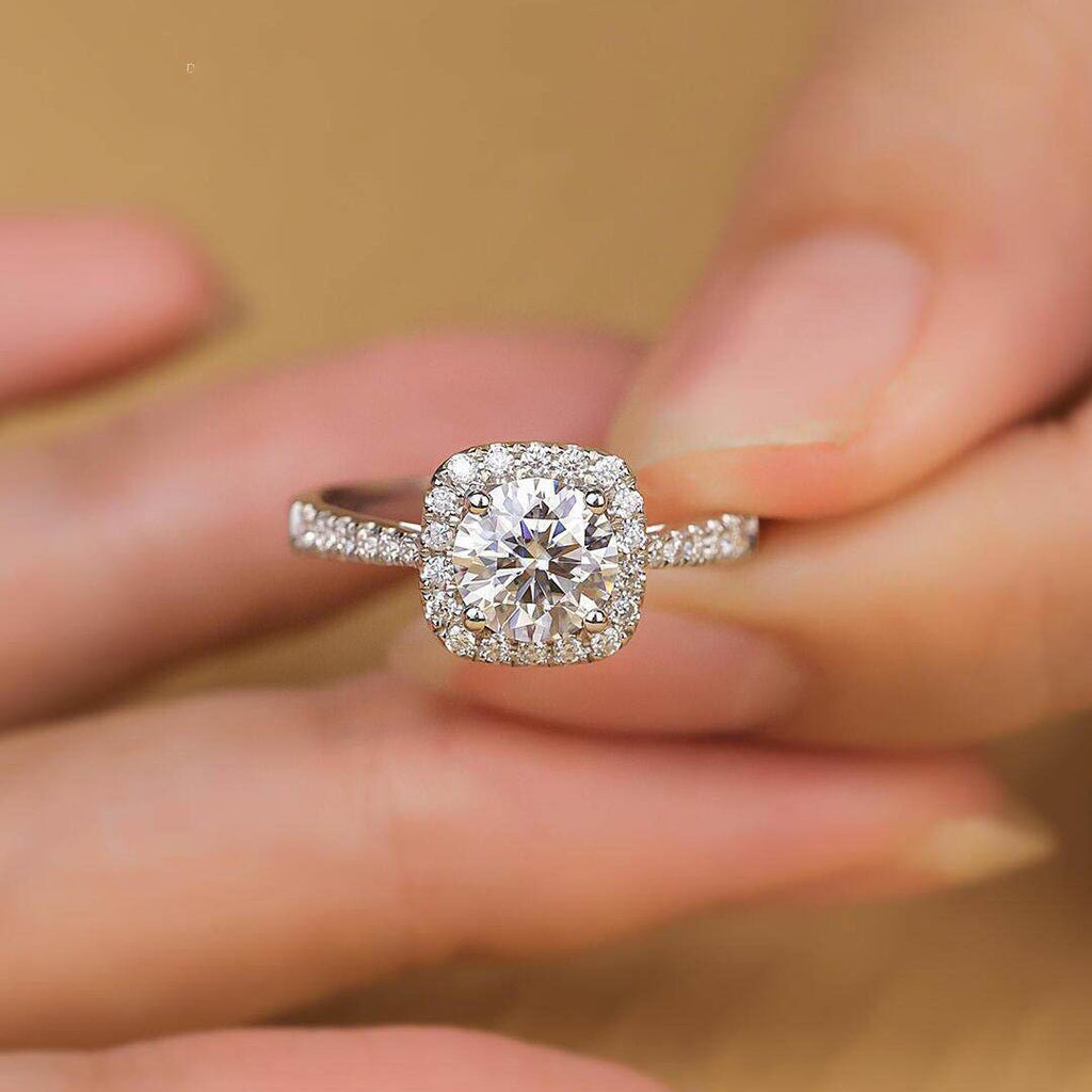 Bague sertie d'une moissanite coussin en argent sterling, style solitaire élégant, idéale pour fiançailles et cadeaux de Saint - Valentin - IVOIRART.COM