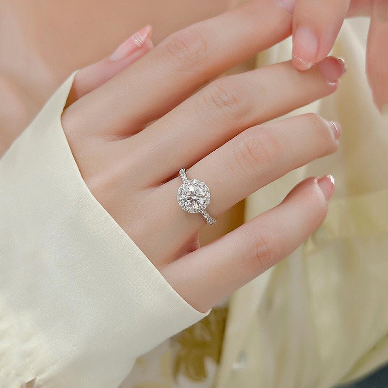 Bague sertie d'une moissanite coussin en argent sterling, style solitaire élégant, idéale pour fiançailles et cadeaux de Saint - Valentin - IVOIRART.COM