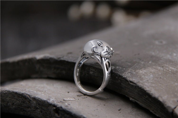 Bague vintage feuille de lotus en calcédoine blanche et argent sterling - luxe!! - IVOIRART.COM