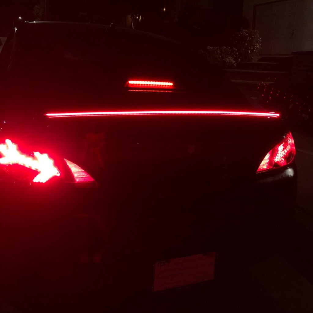 Bande lumineuse LED universelle pour coffre de voiture avec feux stop, feu arrière et clignotants intégrés - IVOIRART.COM