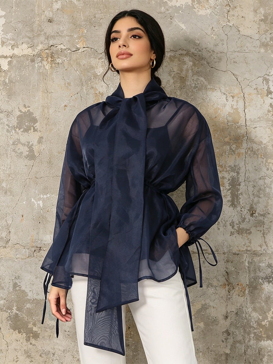 Blouse marine en organza avec nœud au col, taille froncée ajustable et manches longues transparentes - IVOIRART.COM