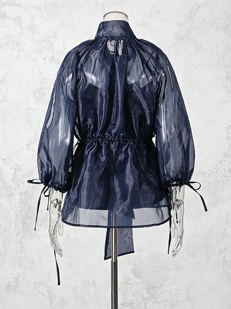 Blouse marine en organza avec nœud au col, taille froncée ajustable et manches longues transparentes - IVOIRART.COM