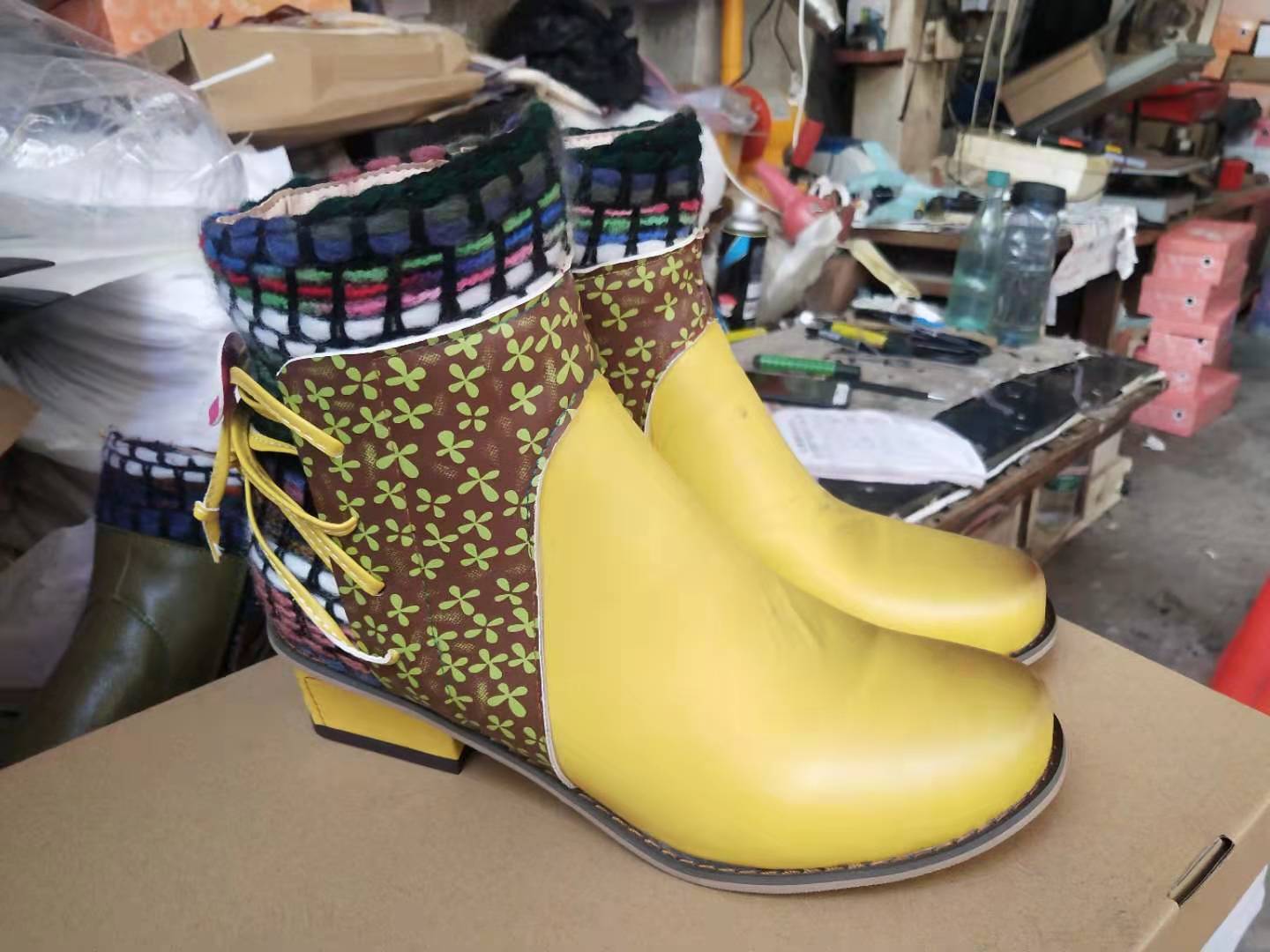 Bottes courtes ethniques artisanales, alliant style unique et confort raffiné - IVOIRART.COM