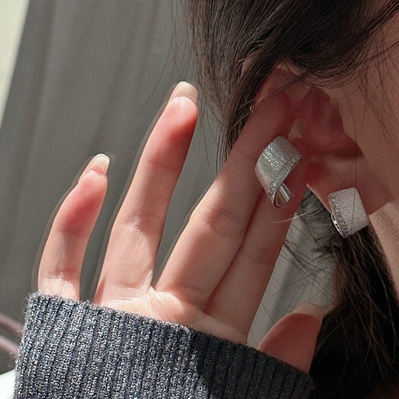 Boucles d'oreilles carrées brossées en argent sterling 999, élégant style minimaliste, idéales pour le quotidien et le bureau - IVOIRART.COM