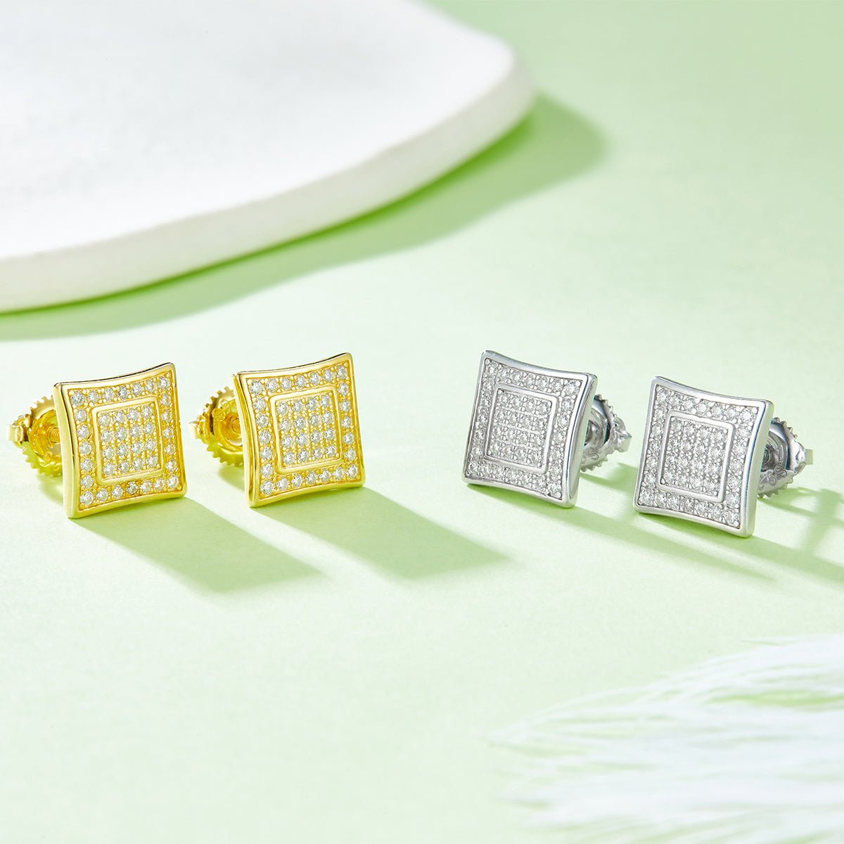Boucles d'Oreilles Clous Carrés Moissanite 76pcs D Couleur VVS1 Argent 925 10mm à Vis Hypoallergéniques Certifiées GRA Coffret Cadeau - IVOIRART.COM