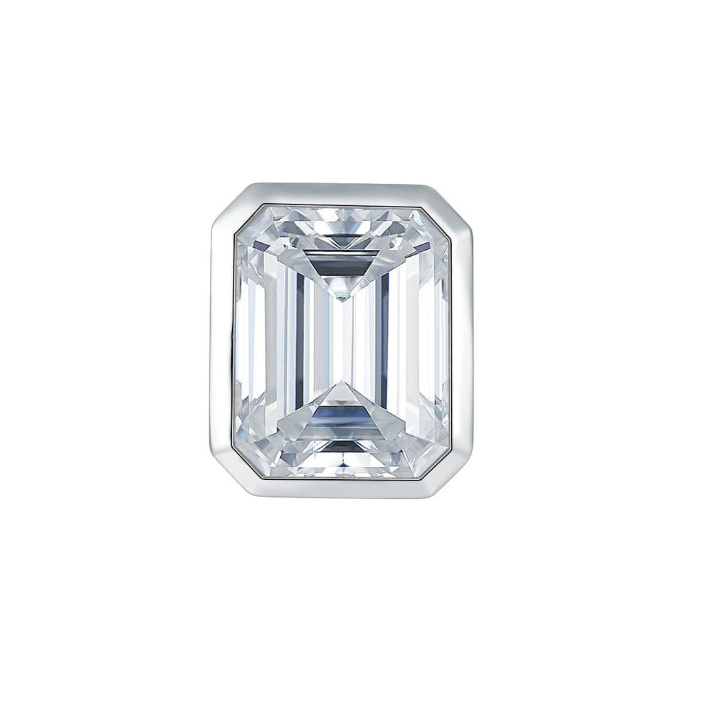 Boucles d'oreilles clous en moissanite taille émeraude 8x10mm en argent S925 plaqué platine avec sertissage géométrique et certificat GRA - IVOIRART.COM