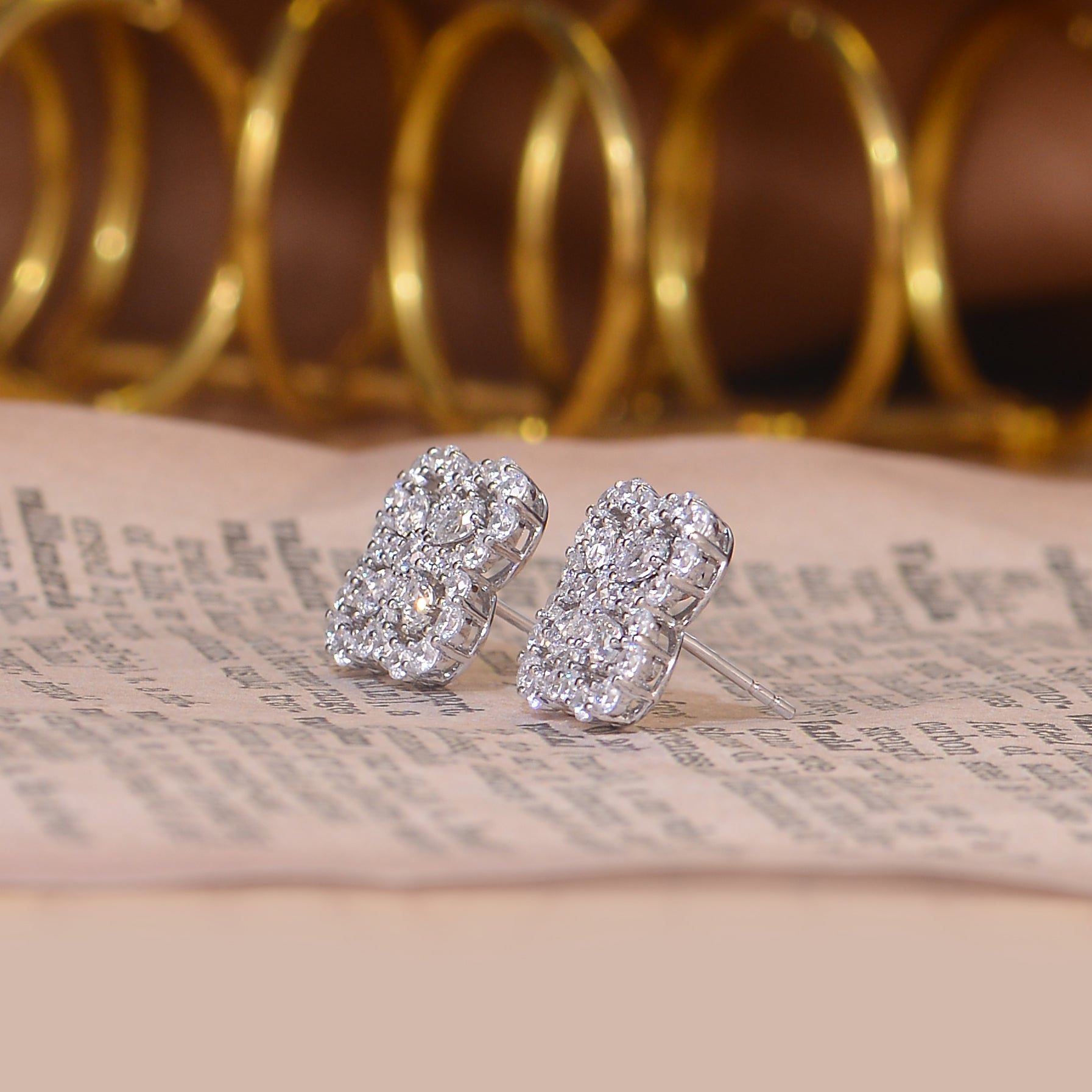 Boucles d'Oreilles Clous Fleur Trèfle Taille Poire Moissanite Argent 925 Plaqué Platine, Certificat GRA, Coffret Cadeau Femme - IVOIRART.COM