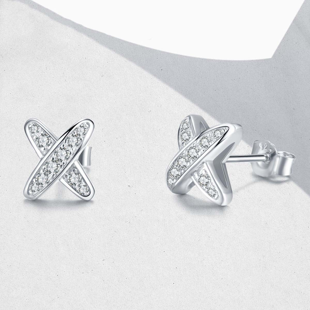 Boucles d'oreilles clous X en argent S925 moissanite D-VVS1 pavé, plaqué platine - IVOIRART.COM