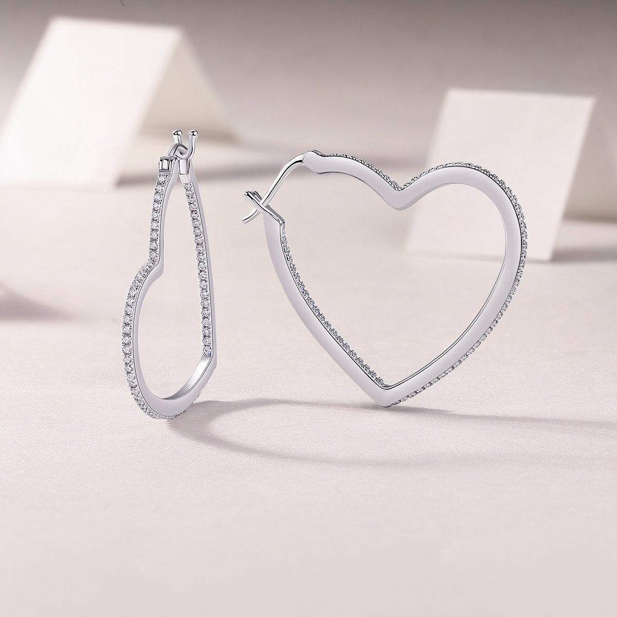 Boucles d'oreilles créoles coeur S925 argenté plaqué platine 44 moissanites 5.4g - IVOIRART.COM