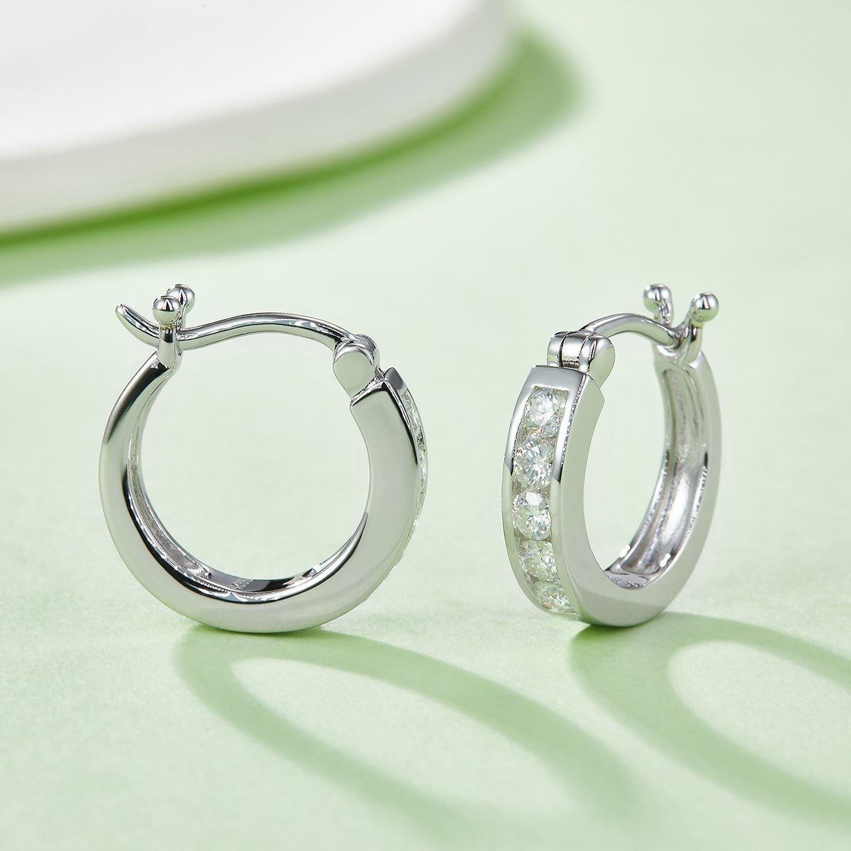 Boucles d'oreilles créoles en argent sterling S925 3,3g avec 10 moissanites serties canal 15,5mm, plaqué platine, boîte cadeau femme - IVOIRART.COM