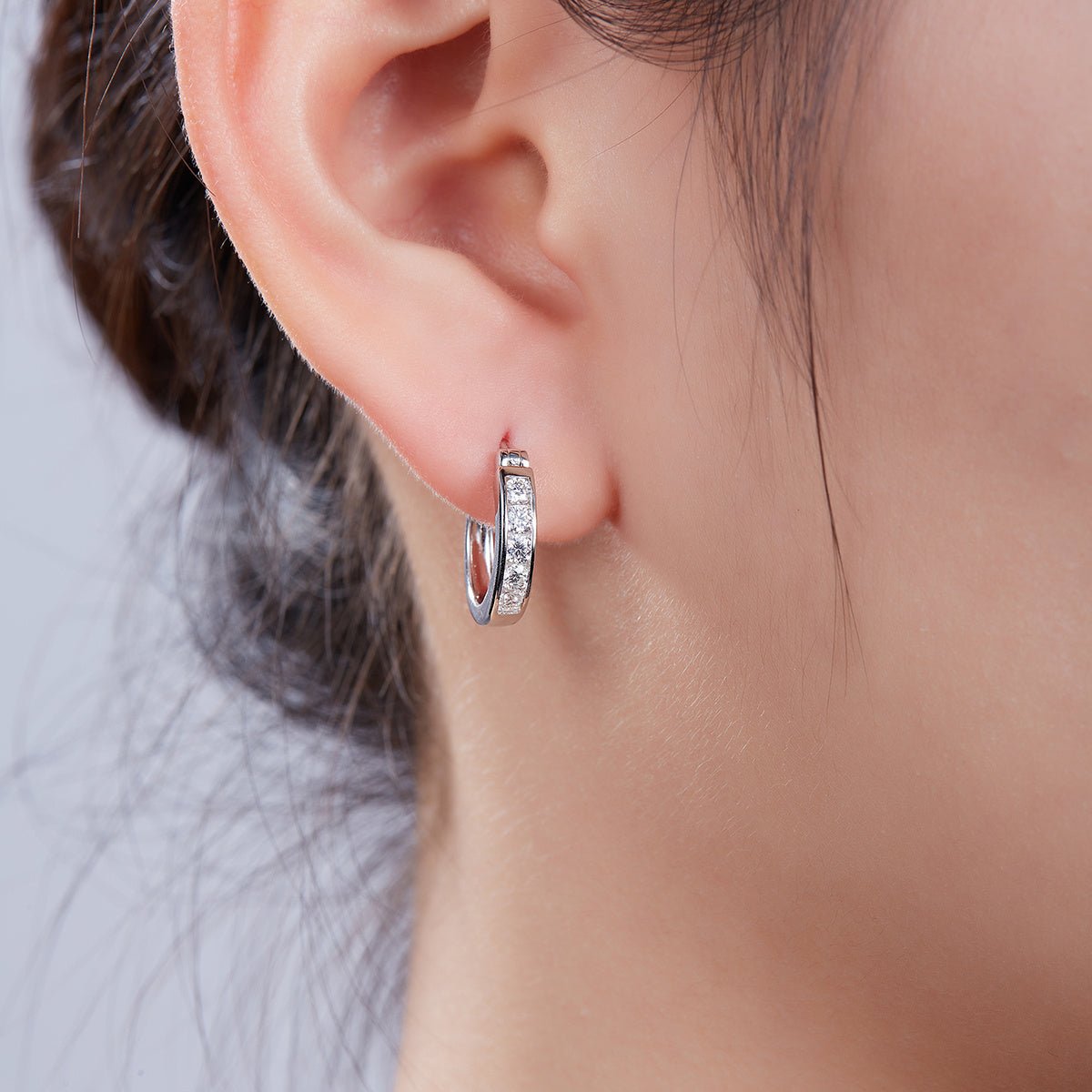 Boucles d'oreilles créoles en argent sterling S925 3,3g avec 10 moissanites serties canal 15,5mm, plaqué platine, boîte cadeau femme - IVOIRART.COM