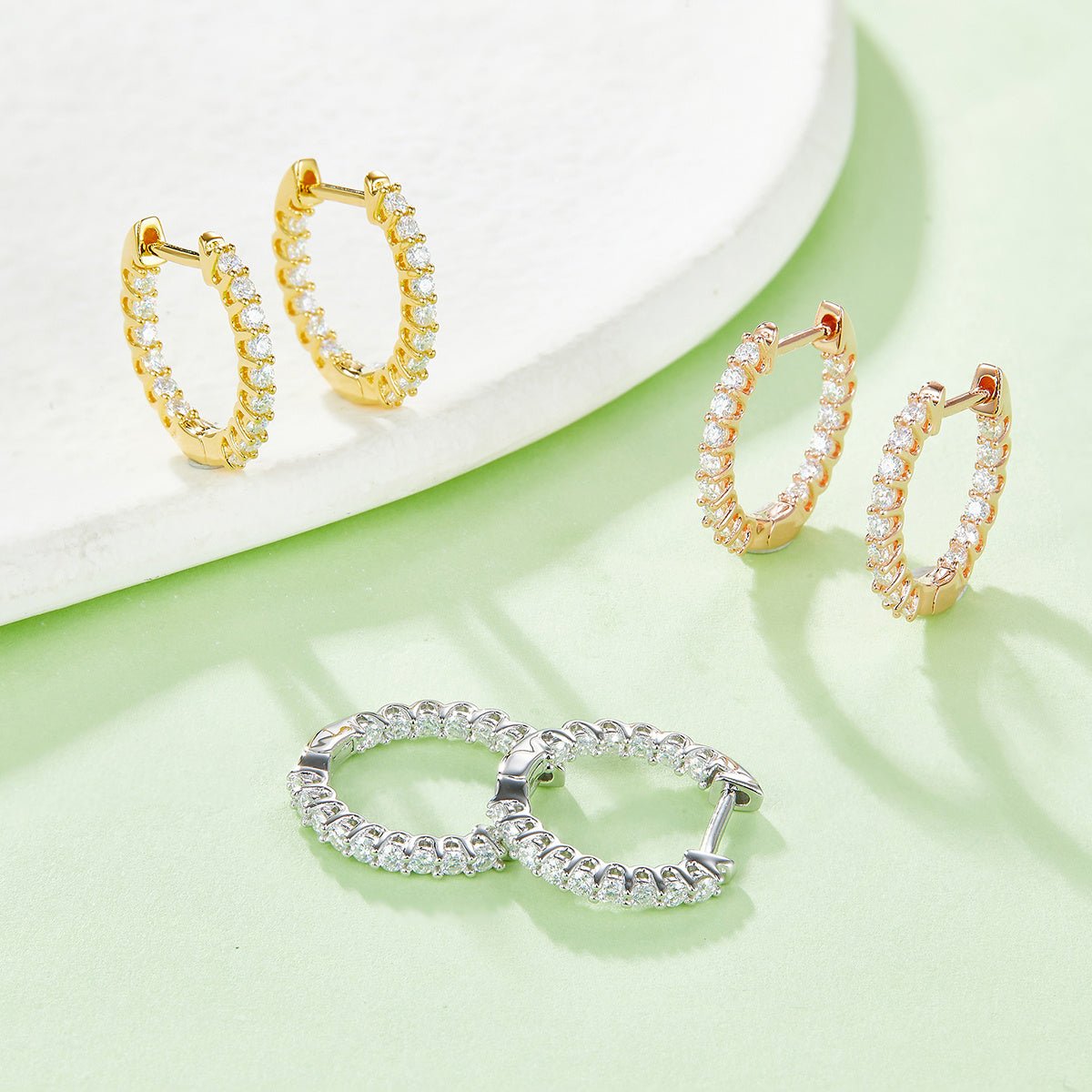 Boucles d'oreilles créoles Huggie 16,5 mm en argent sterling S925, moissanite, plaqué platine, certificat GRA, hypoallergéniques, coffret cadeau (30 pièces) - IVOIRART.COM