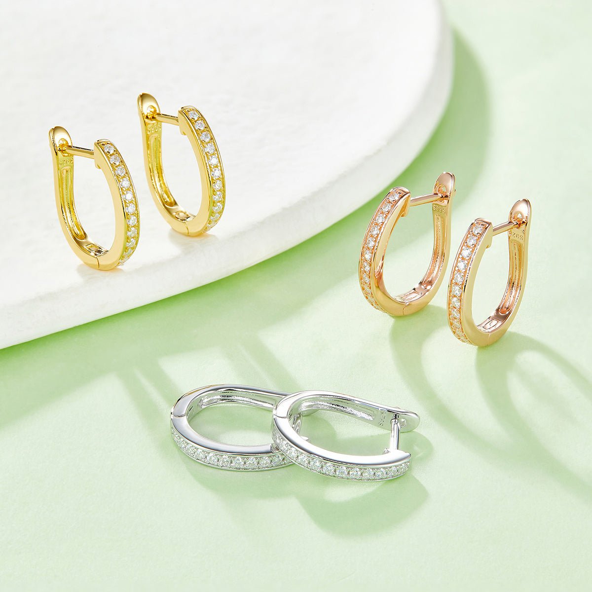 Boucles d'oreilles créoles Huggie 16mm en argent Sterling S925, 24 Moissanites, plaquées platine, certifiées GRA, hypoallergéniques, coffret cadeau - IVOIRART.COM