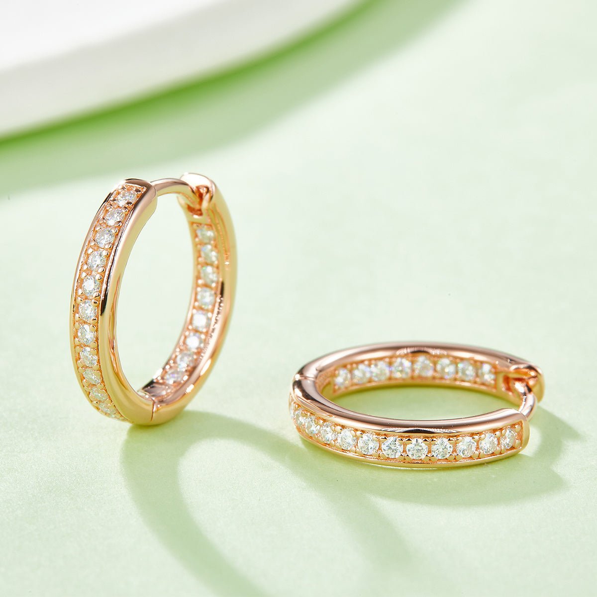 Boucles d’oreilles créoles Huggie 40 pcs Moissanite en argent S925, plaquées platine, 14,5 mm, certificat GRA, coffret cadeau - IVOIRART.COM