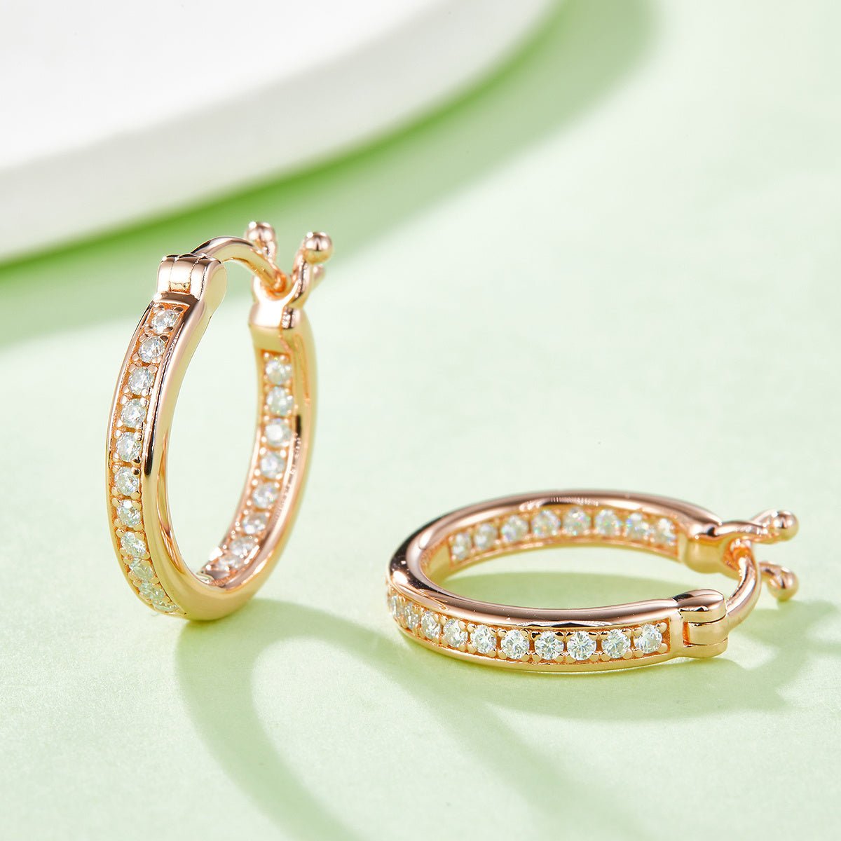 Boucles d’oreilles créoles huggie en argent sterling S925, 38 moissanites, 16,5 mm, plaqué platine, certifiées GRA, hypoallergéniques, coffret cadeau - IVOIRART.COM