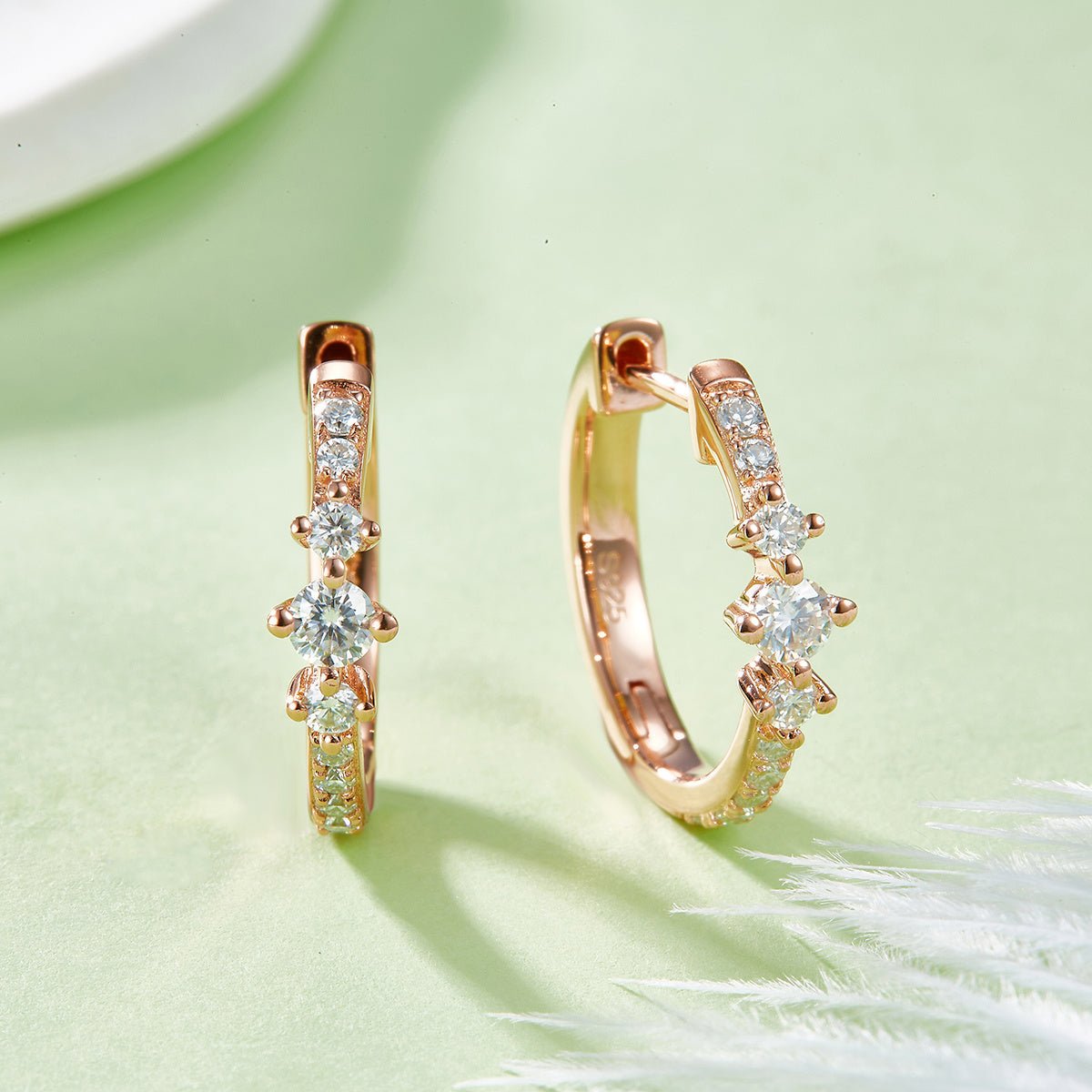 Boucles d'Oreilles Créoles Huggie Moissanite 0,52CT Argent 925 S925 3,3g 16,5mm 3 Pierres Platine Coffret Cadeau - IVOIRART.COM