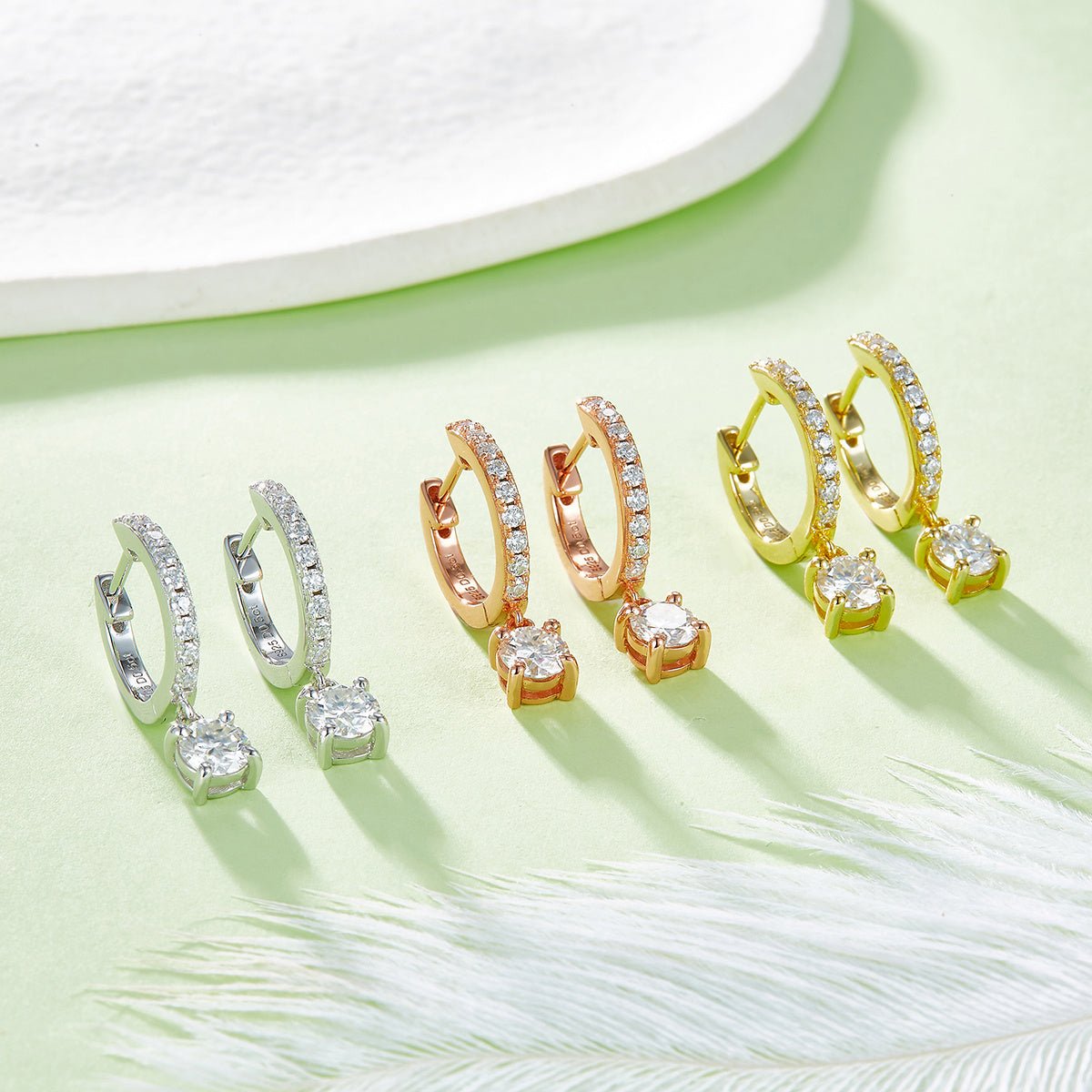Boucles d'oreilles créoles pendantes en argent S925 avec moissanite 5 mm certifiées GRA, pavage et coffret cadeau - IVOIRART.COM