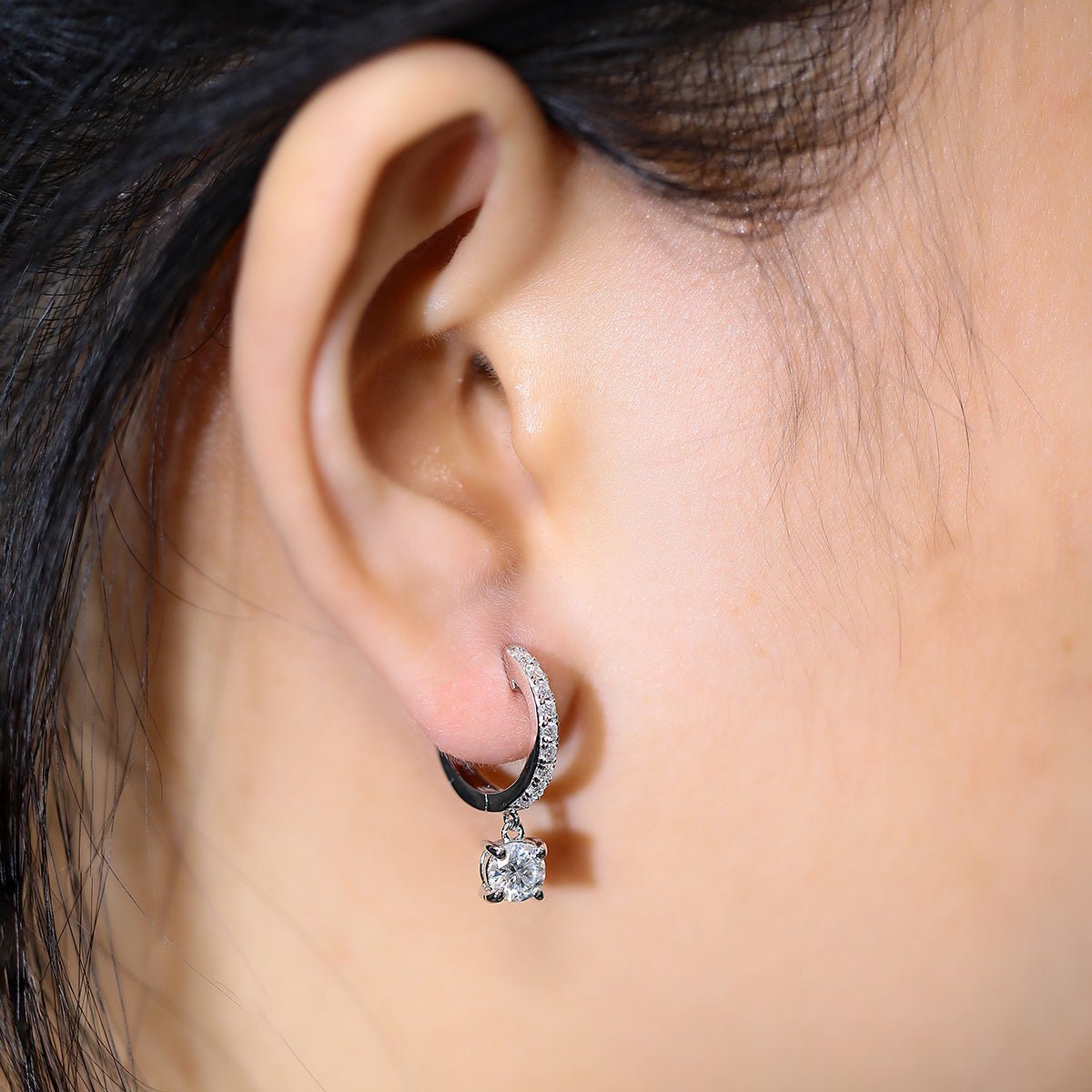Boucles d'oreilles créoles pendantes en argent S925 avec moissanite 5 mm certifiées GRA, pavage et coffret cadeau - IVOIRART.COM