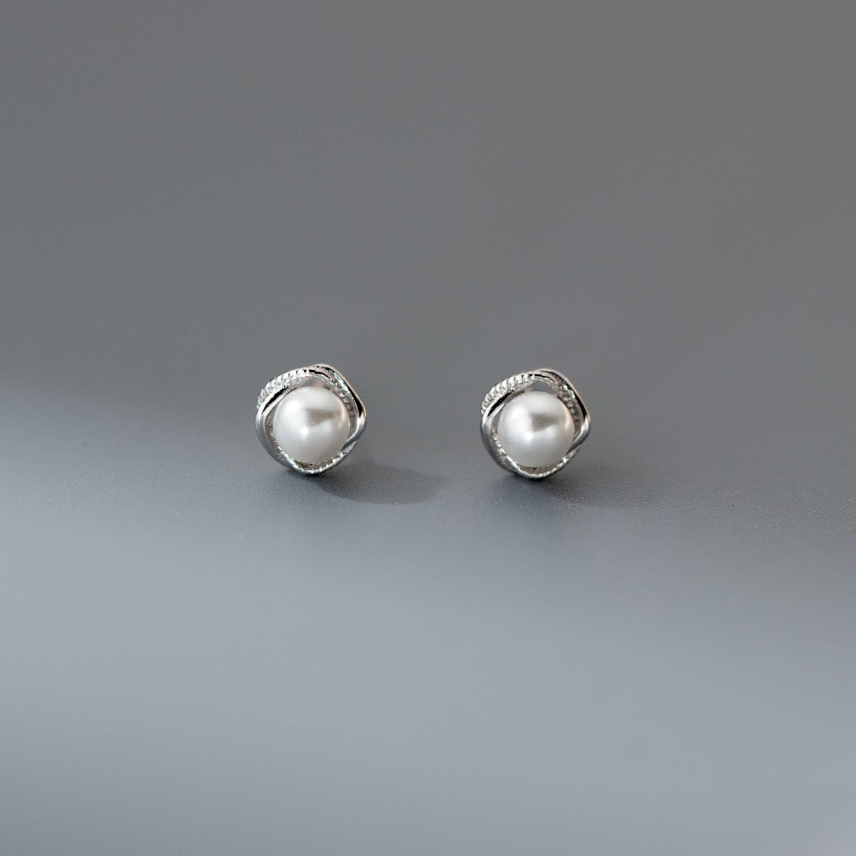 Boucles d'oreilles en argent sterling S925 à pois doux et design géométrique creux - IVOIRART.COM