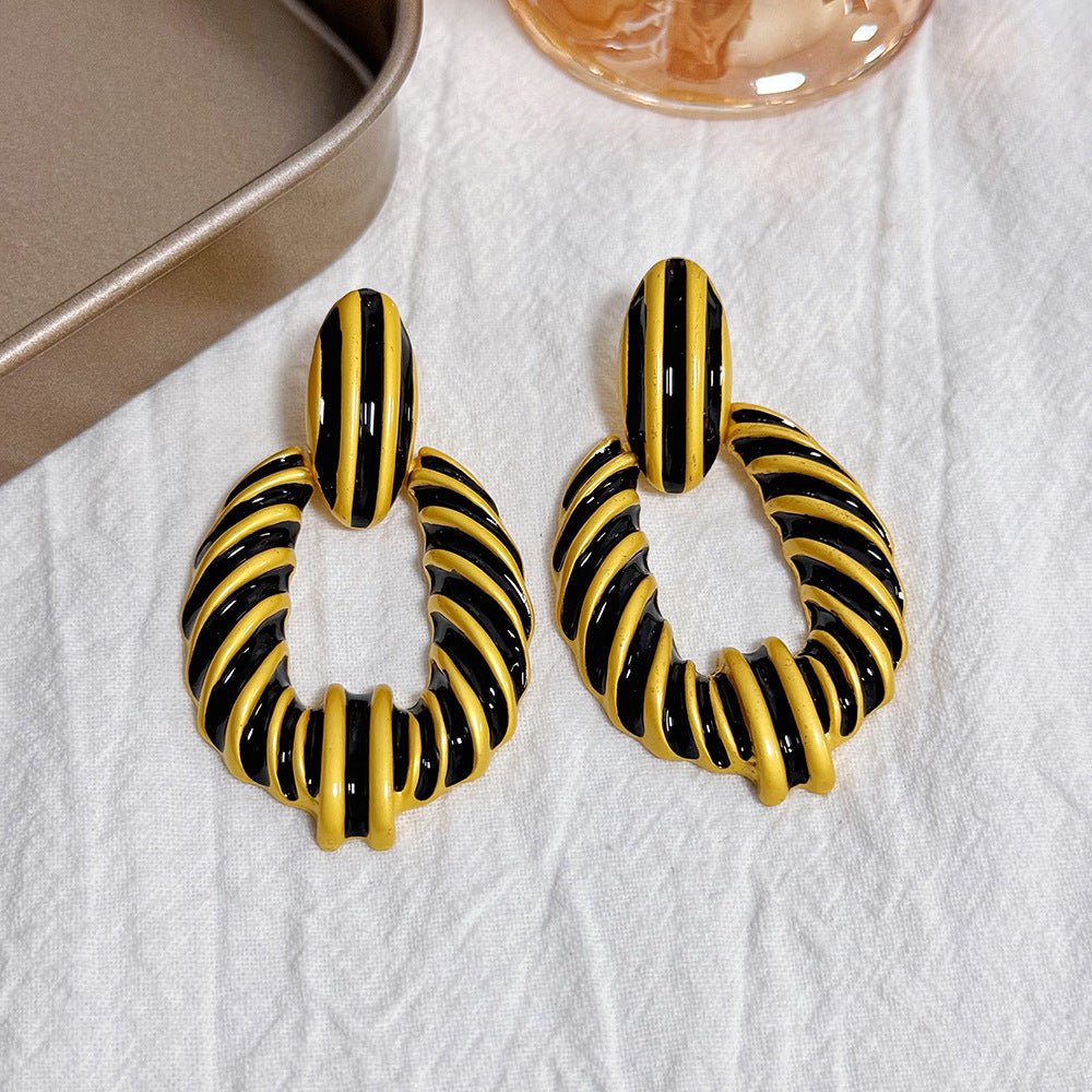 Boucles d'oreilles fleurs émaillées vintage — clous rétro luxe léger polyvalentes - IVOIRART.COM