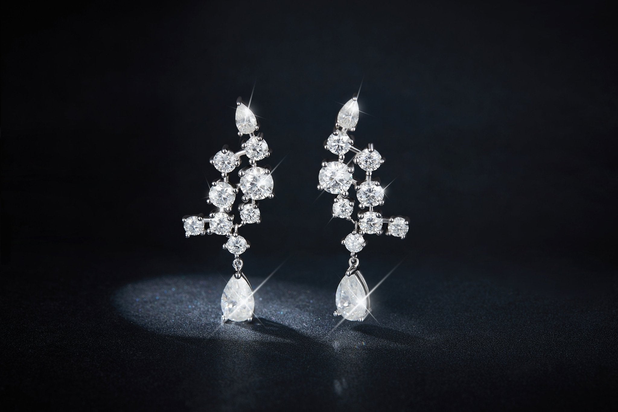 Boucles d'Oreilles Grimpantes en Argent 925 avec Moissanite Poire 5x8mm - IVOIRART.COM