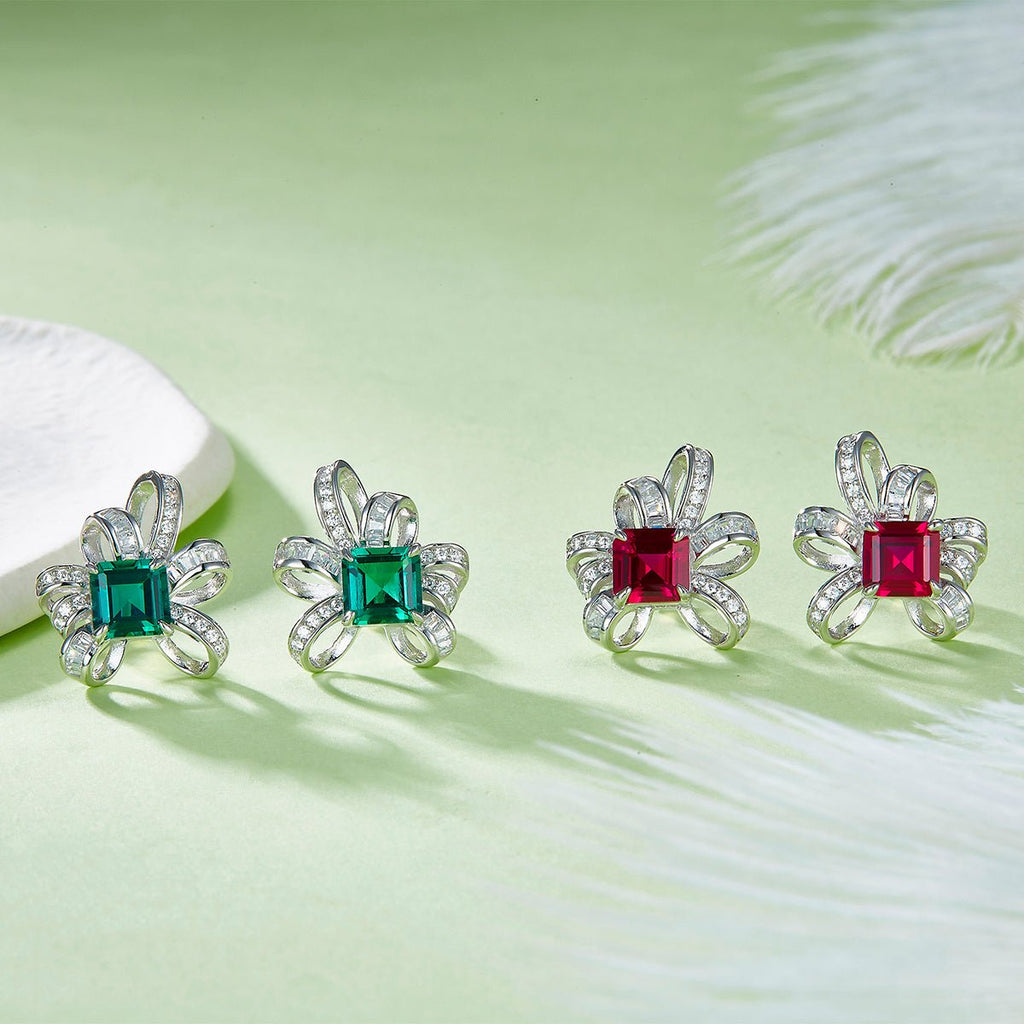 Boucles d'oreilles nœud S925 argent Rubis/Émeraude 6x6mm plaqué platine 3.2g co. - IVOIRART.COM