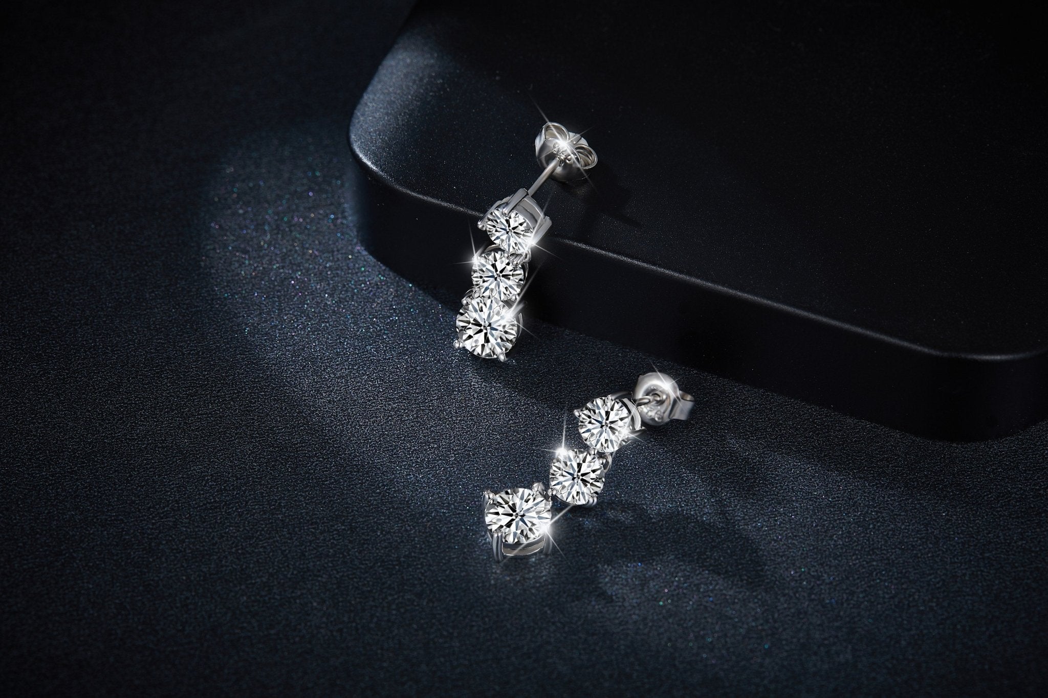 Boucles d'oreilles pendantes en argent S925 Moissanite 3 pierres rondes - IVOIRART.COM