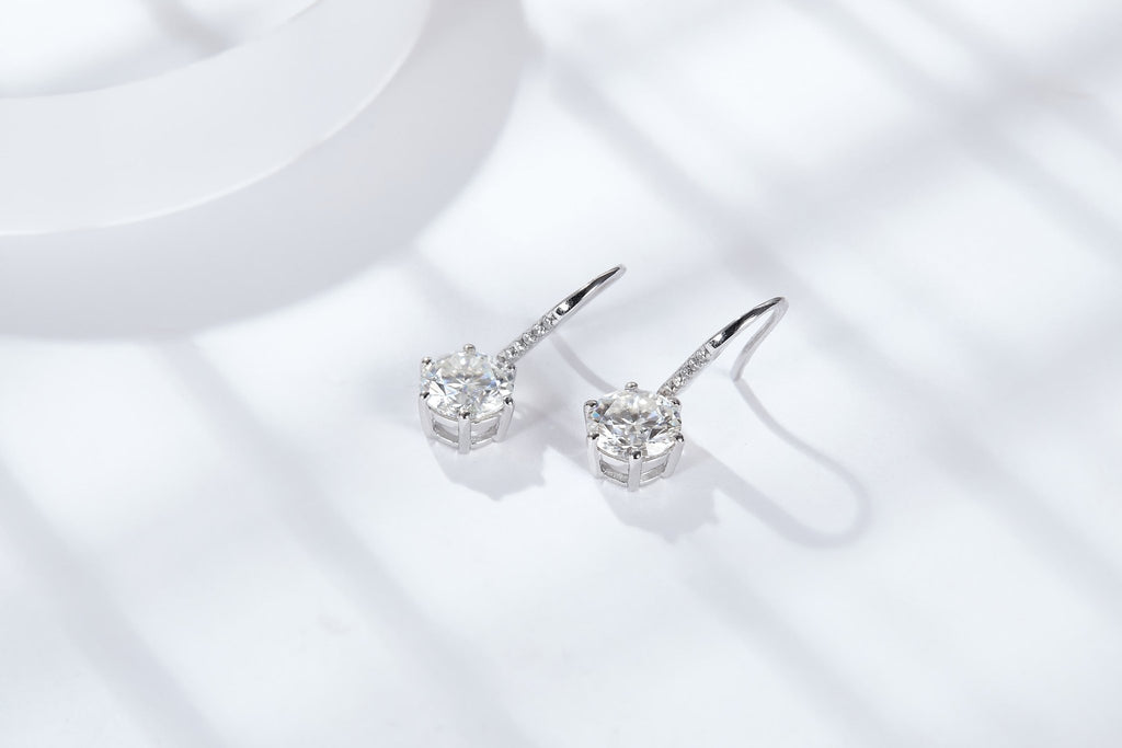 Boucles d’oreilles pendantes en argent sterling S925 0,5CT moissanite avec crochet long plaqué platine - IVOIRART.COM