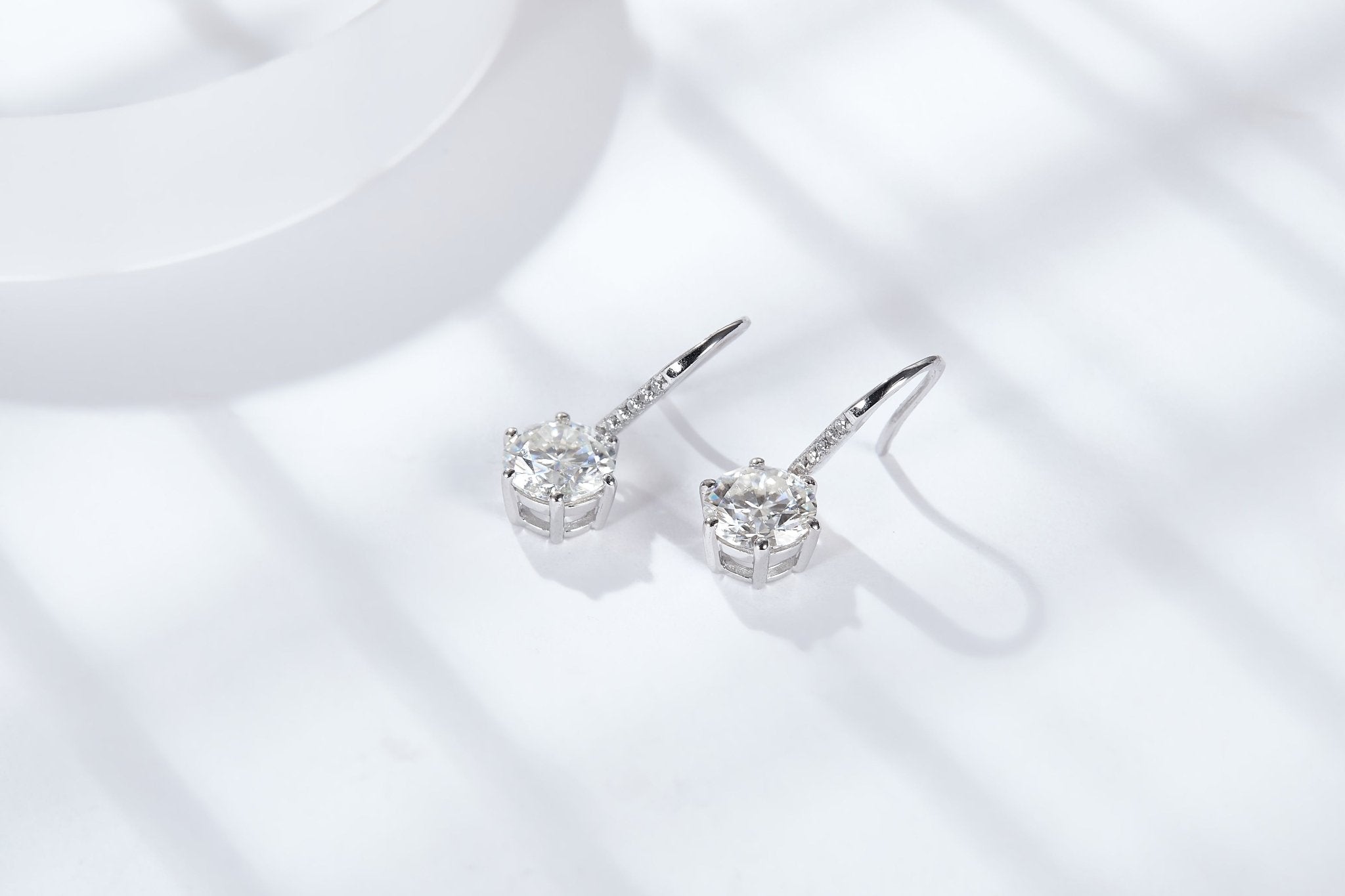 Boucles d’oreilles pendantes en argent sterling S925 0,5CT moissanite avec crochet long plaqué platine - IVOIRART.COM