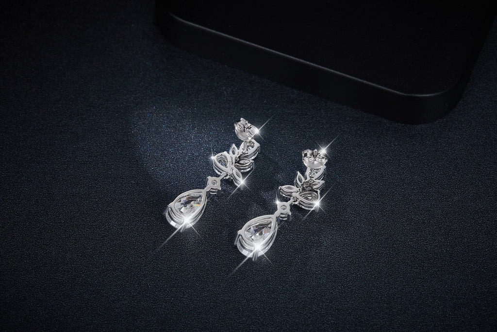 Boucles d’oreilles pendantes en argent sterling S925 avec moissanite taille poire 7x11 mm, motif floral élégant, plaqué platine, coffret cadeau - IVOIRART.COM