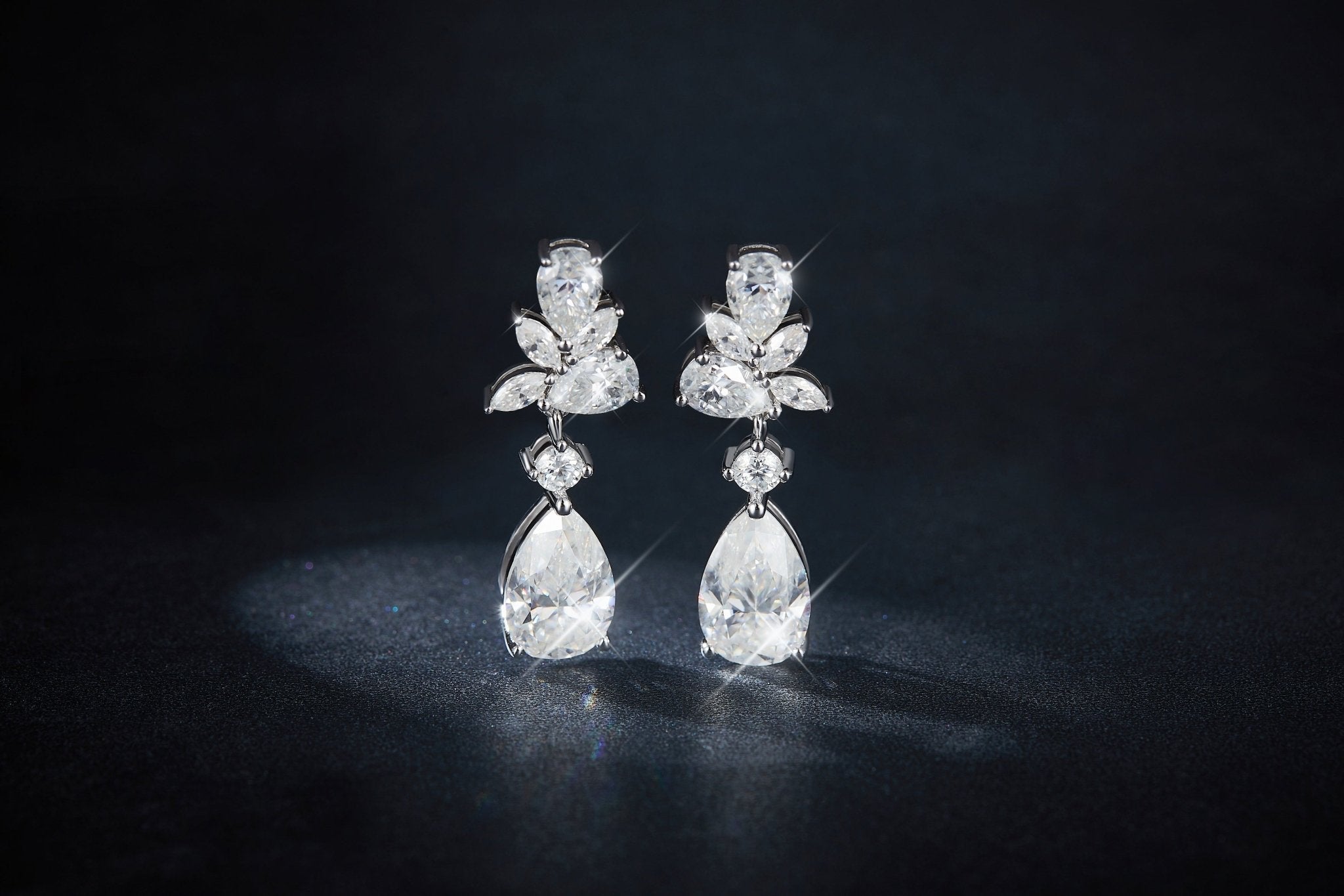 Boucles d’oreilles pendantes en argent sterling S925 avec moissanite taille poire 7x11 mm, motif floral élégant, plaqué platine, coffret cadeau - IVOIRART.COM