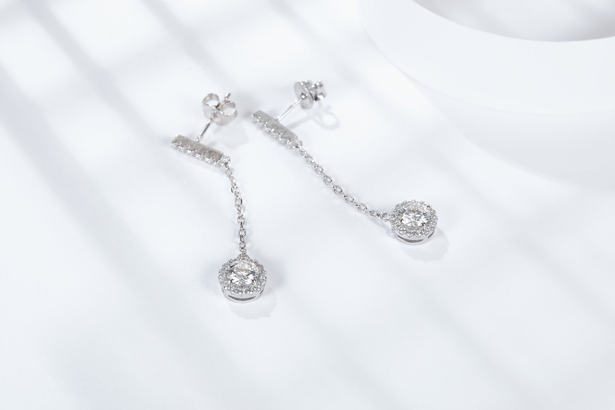 Boucles d'oreilles pendantes en argent sterling S925 Moissanite 0,5 ou 1CT plaqué platine - IVOIRART.COM