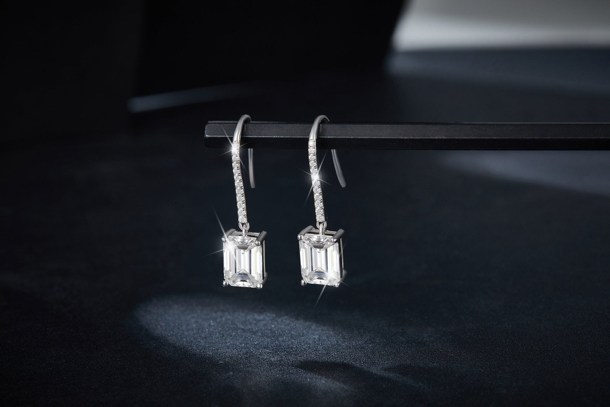 Boucles d'oreilles pendantes en argent sterling S925, moissanite taille émeraude 6x8 mm, crochet plaqué platine, certificat GRA, coffret cadeau élégant femmes - IVOIRART.COM