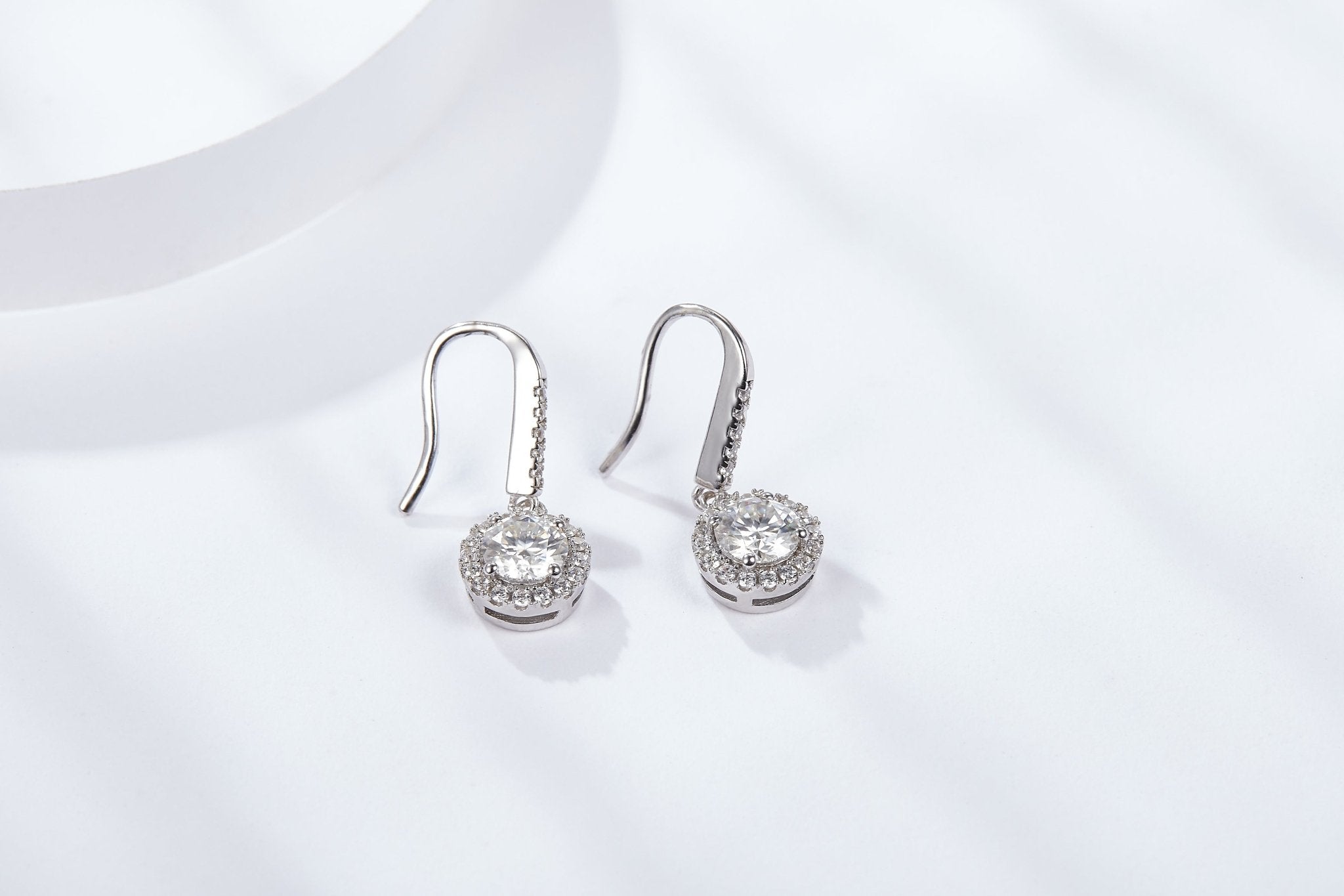 Boucles d'oreilles pendantes halo moissanite en argent sterling S925 0,5 ou 1CT, plaqué platine, avec certificat GRA, coffret cadeau pour femmes - IVOIRART.COM