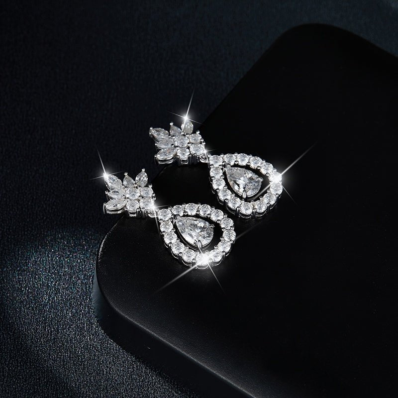 Boucles d'oreilles pendantes Moissanite poire 5x7 mm en argent S925 plaqué platine, certificat GRA, coffret cadeau - IVOIRART.COM