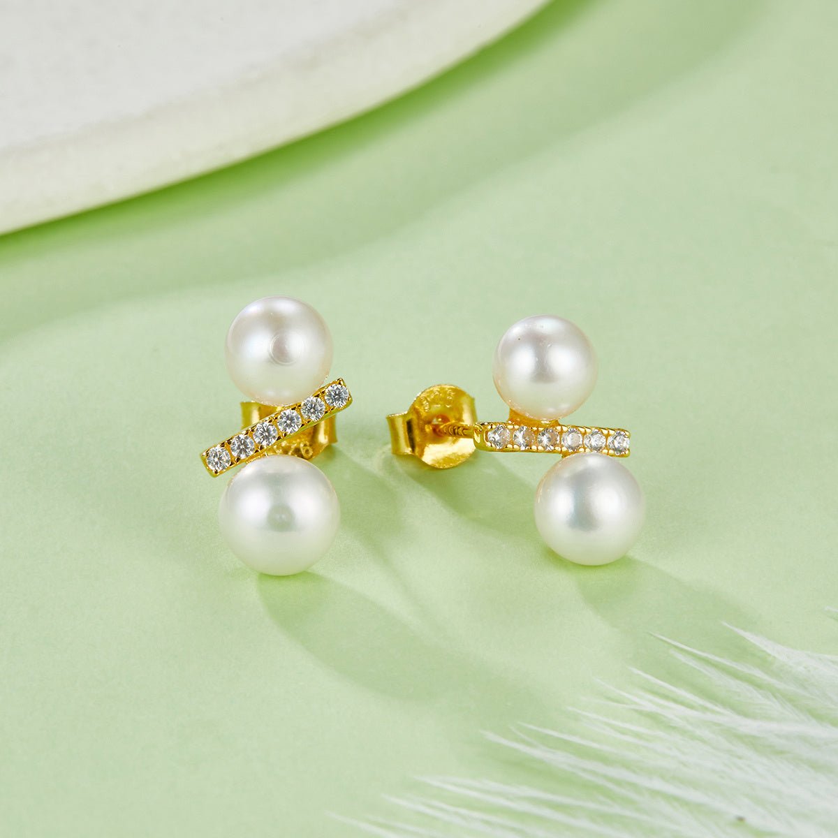 Boucles d’Oreilles Puces en Argent Sterling S925 avec Perle d’Eau Douce Naturelle, Design Géométrique Barrette, 1g Léger, Plaqué Or Platine, Coffret Cadeau - IVOIRART.COM