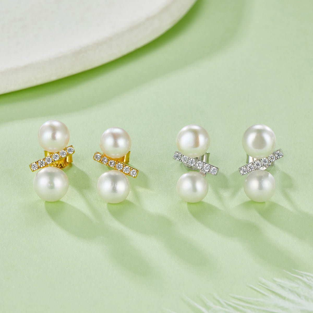 Boucles d’Oreilles Puces en Argent Sterling S925 avec Perle d’Eau Douce Naturelle, Design Géométrique Barrette, 1g Léger, Plaqué Or Platine, Coffret Cadeau - IVOIRART.COM