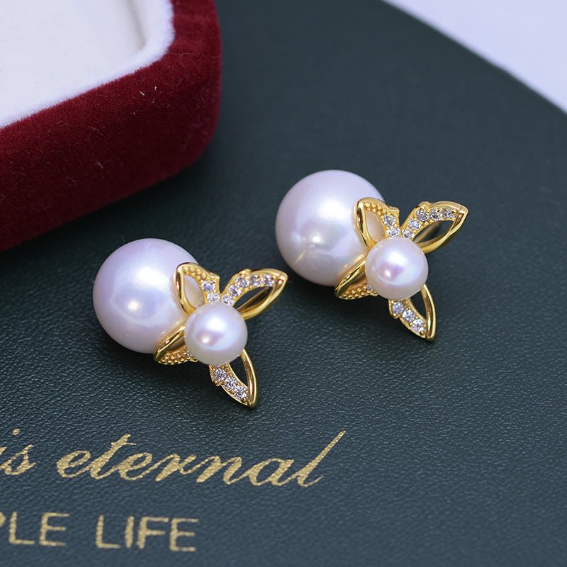 Boucles d’oreilles puces papillon perles d'eau douce blanches double cercle - IVOIRART.COM