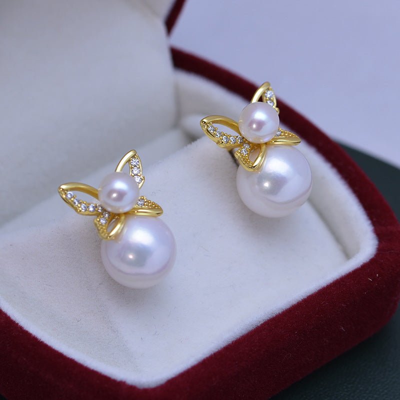 Boucles d’oreilles puces papillon perles d'eau douce blanches double cercle - IVOIRART.COM
