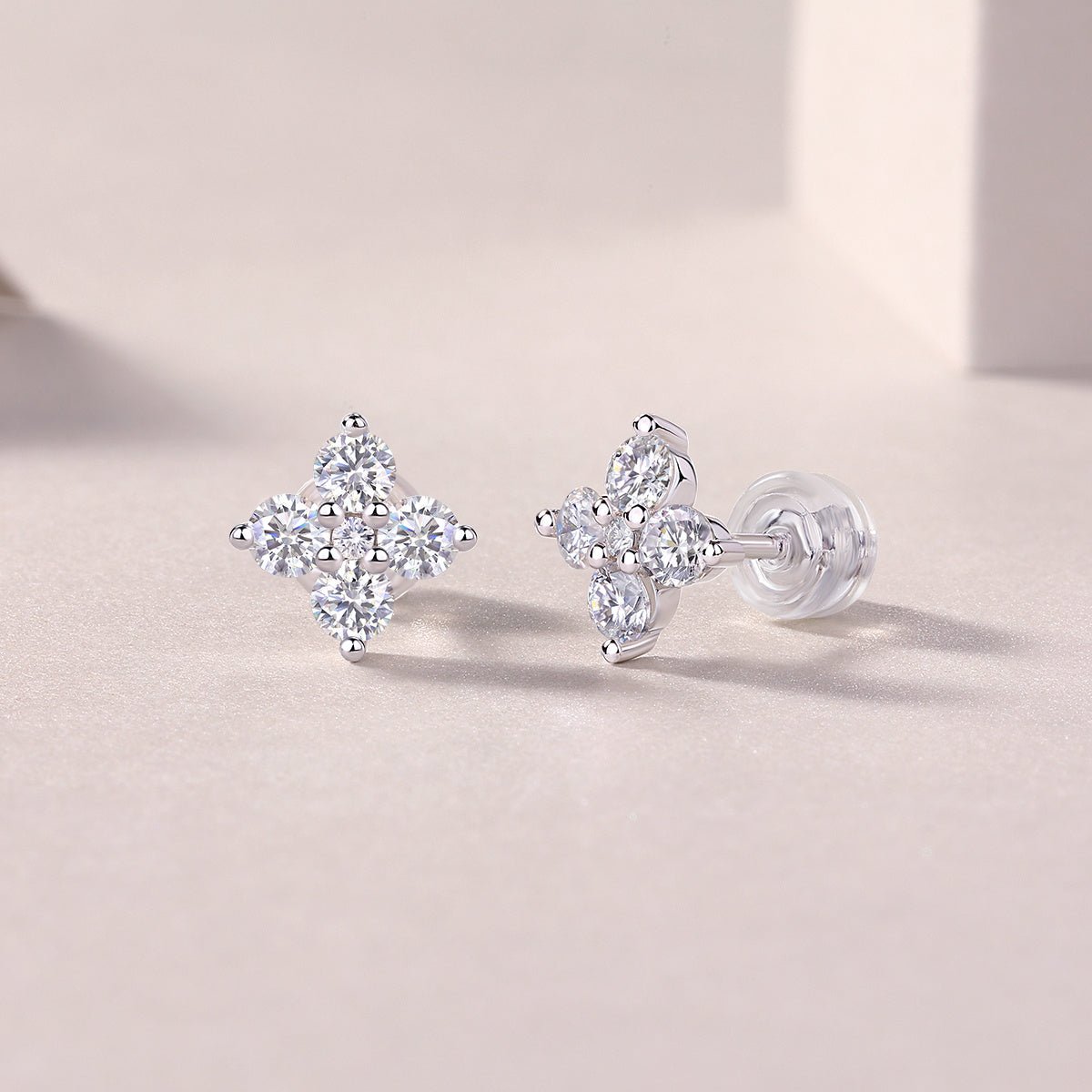 Boucles d'oreilles puces trèfle S925 argent plaqué or Moissanite D-VVS1 1,2g Box - IVOIRART.COM