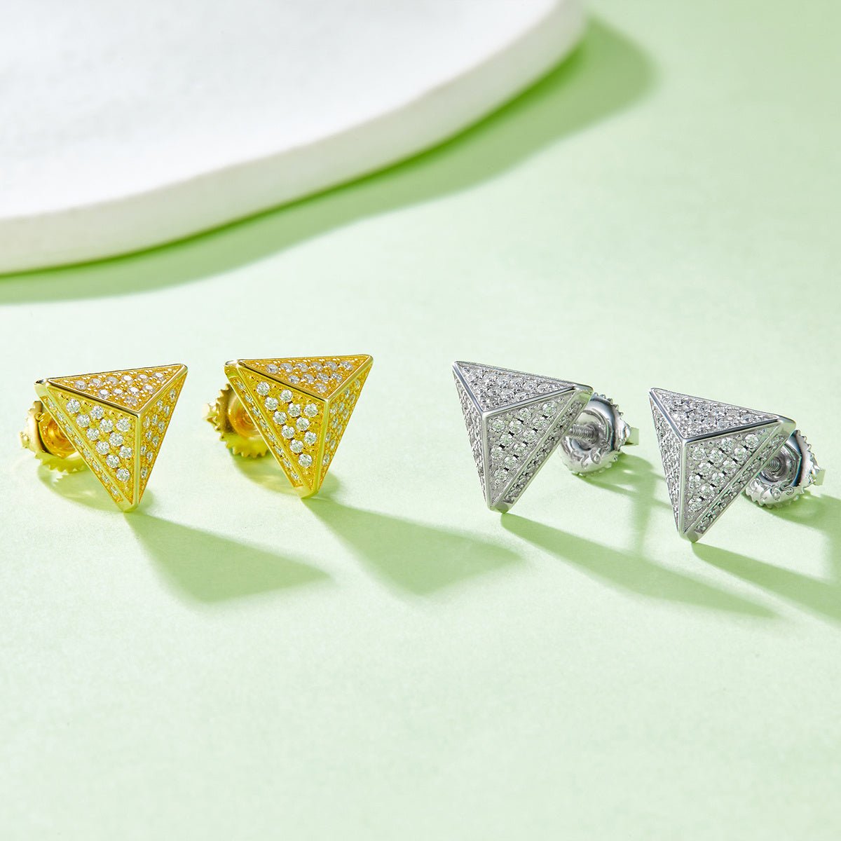 Boucles d'oreilles puces triangulaires S925 en argent sterling, 114 moissanites D VVS1, pyramide 3D, fermoirs à vis hypoallergéniques, certificat GRA, coffret cadeau - IVOIRART.COM