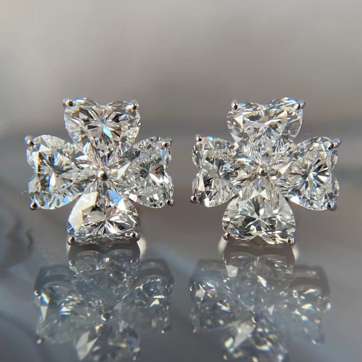 Boucles d'oreilles trèfle cœur S925 en argent, Moissanite 4x4mm, plaquée platine - IVOIRART.COM