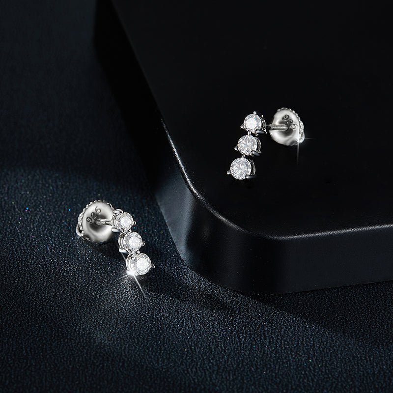 Boucles d'oreilles trois pierres en argent sterling S925 Moissanite rondes serties avec dos à vis et certificat GRA - IVOIRART.COM