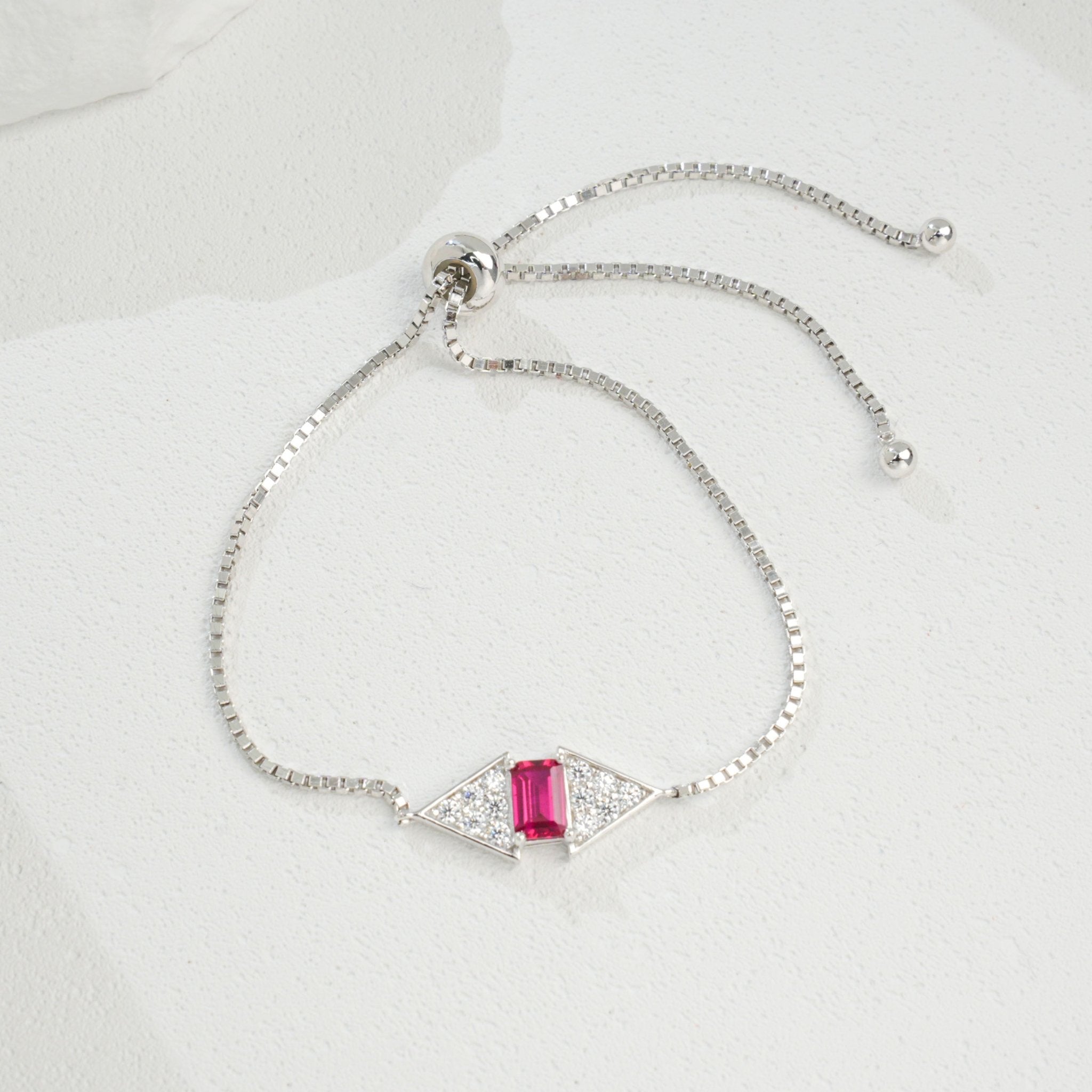 Bracelet ajustable 22 cm en argent 925 rectangle 6x4 mm émeraude et rubis synthétiques, plaqué platine, coffret cadeau - IVOIRART.COM