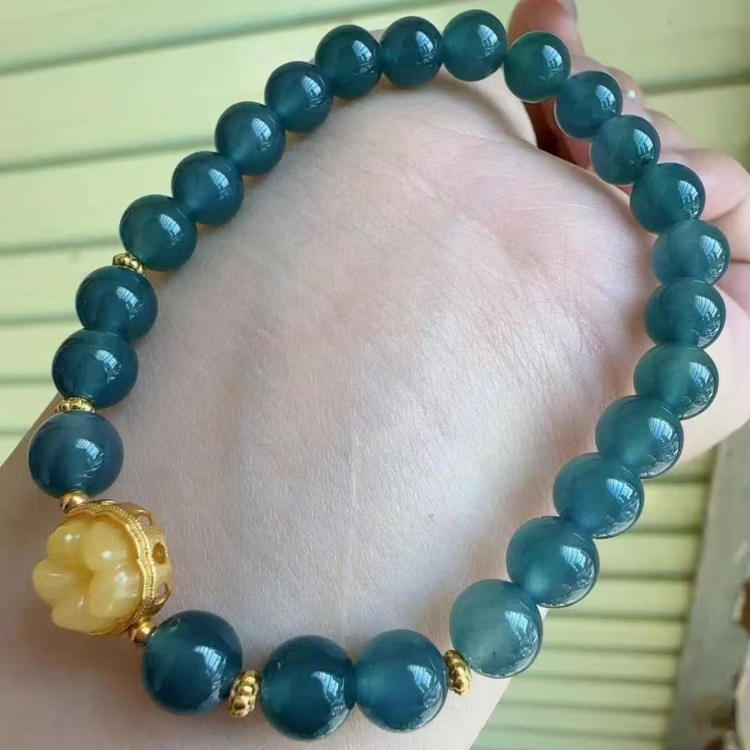 Bracelet Designer en Jadeite Grade A naturel, Rangée Unique, Chat Porte-Bonheur. - IVOIRART.COM