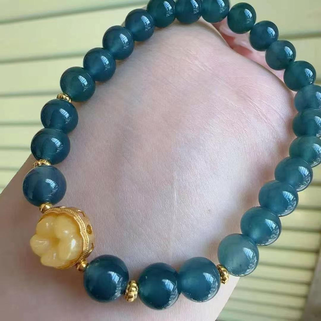 Bracelet Designer en Jadeite Grade A naturel, Rangée Unique, Chat Porte-Bonheur. - IVOIRART.COM