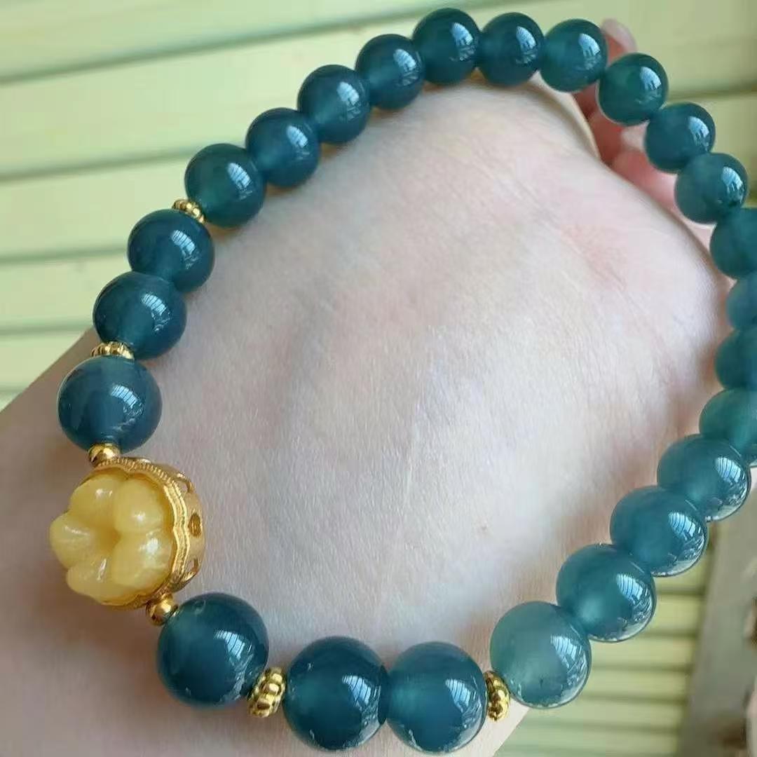 Bracelet Designer en Jadeite Grade A naturel, Rangée Unique, Chat Porte-Bonheur. - IVOIRART.COM