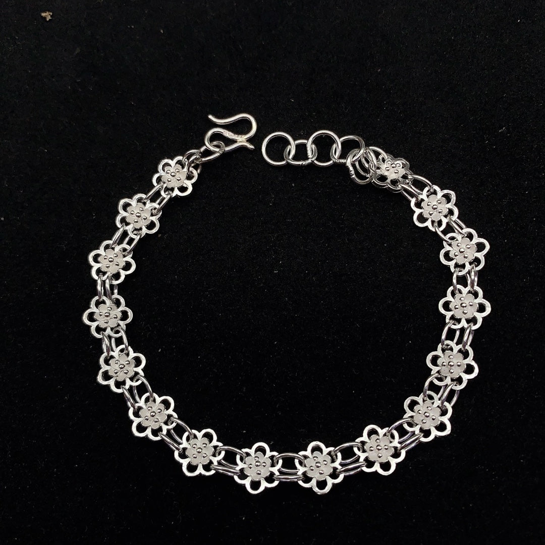 Bracelet Fleur Relié en Argent Sterling 999, Élégant et Doux, Cadeau Idéal Anniversaire & Fêtes - IVOIRART.COM